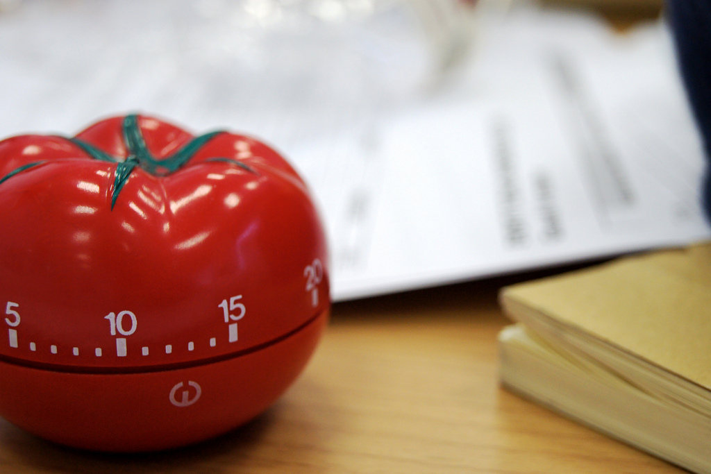 Tomato-shaped kitchen timer